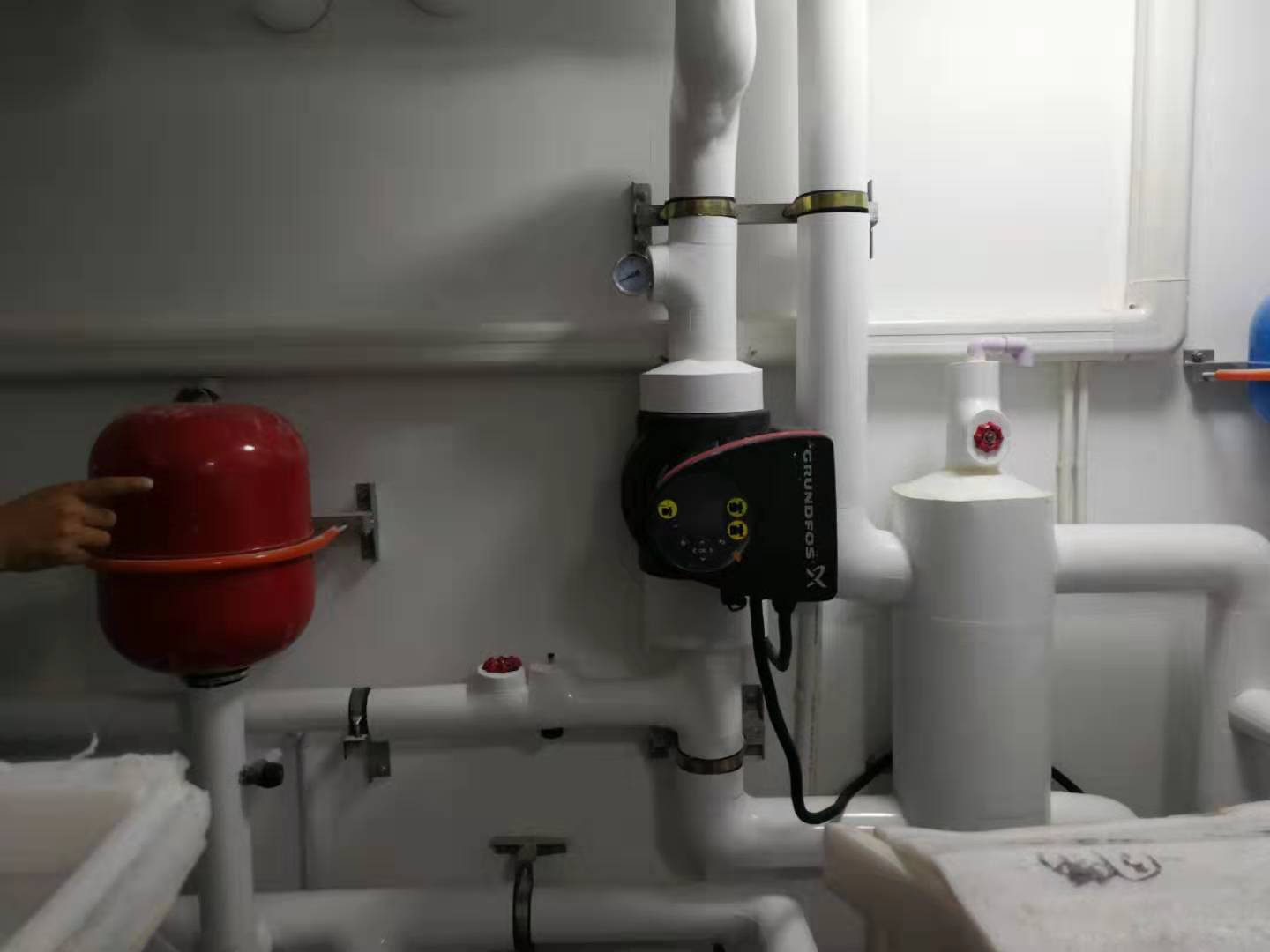 看不見的心臟：地源熱泵機房系統集成與水力平衡的施工要點
